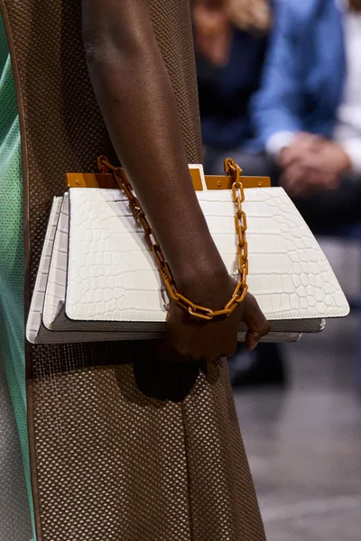 Look 75